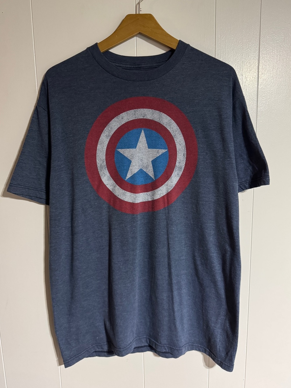 Marvel Captain America Shield T-shirt The Avengers Logo Marvel Comics 2011 Large